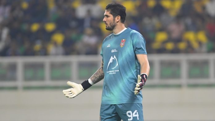 Profil Alan Bernardon: Kiper Brasil Setinggi 2,01 Meter yang Kini Menjadi Benteng Malut United (Foto: ileague)