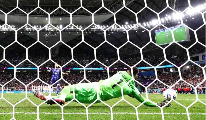 3 Penjaga Gawang yang Mengukir Sejarah dalam Adu Penalti Piala Dunia (Foto: FIFA)