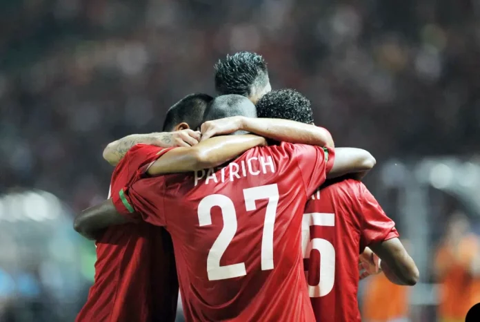 Berpelukan Setelah Mencetak Gol