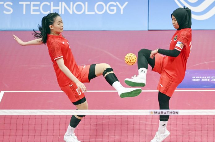 Mengapa Atlet Sepak Takraw Selalu Bergandengan Tangan Usai Raih Poin